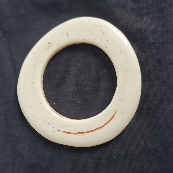 Vintage Chanel acrylic set with ring and bangle. - Picture 3 of 10